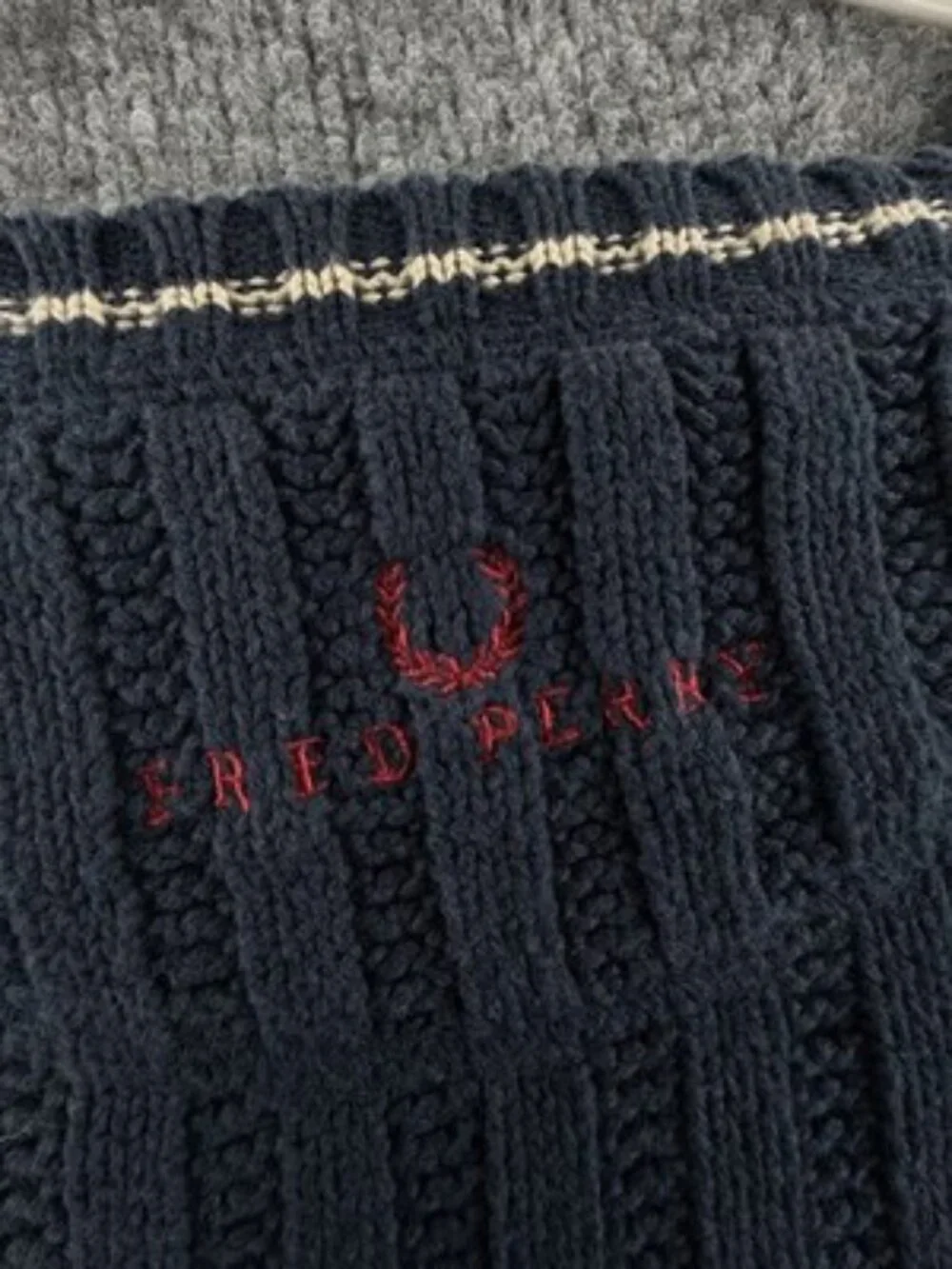 Fred Perry Heavyweight Large Logo V-Neck Blue Men Pullover Sweater Cotton Knit